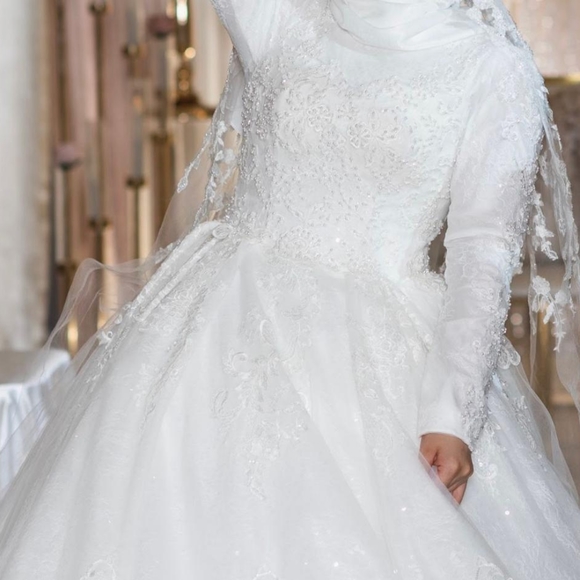 Wedding dress - Picture 4 of 5